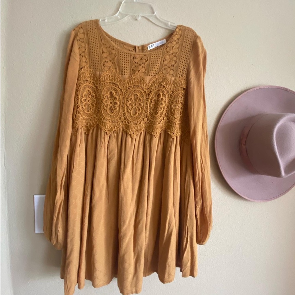 Split sleeve dress